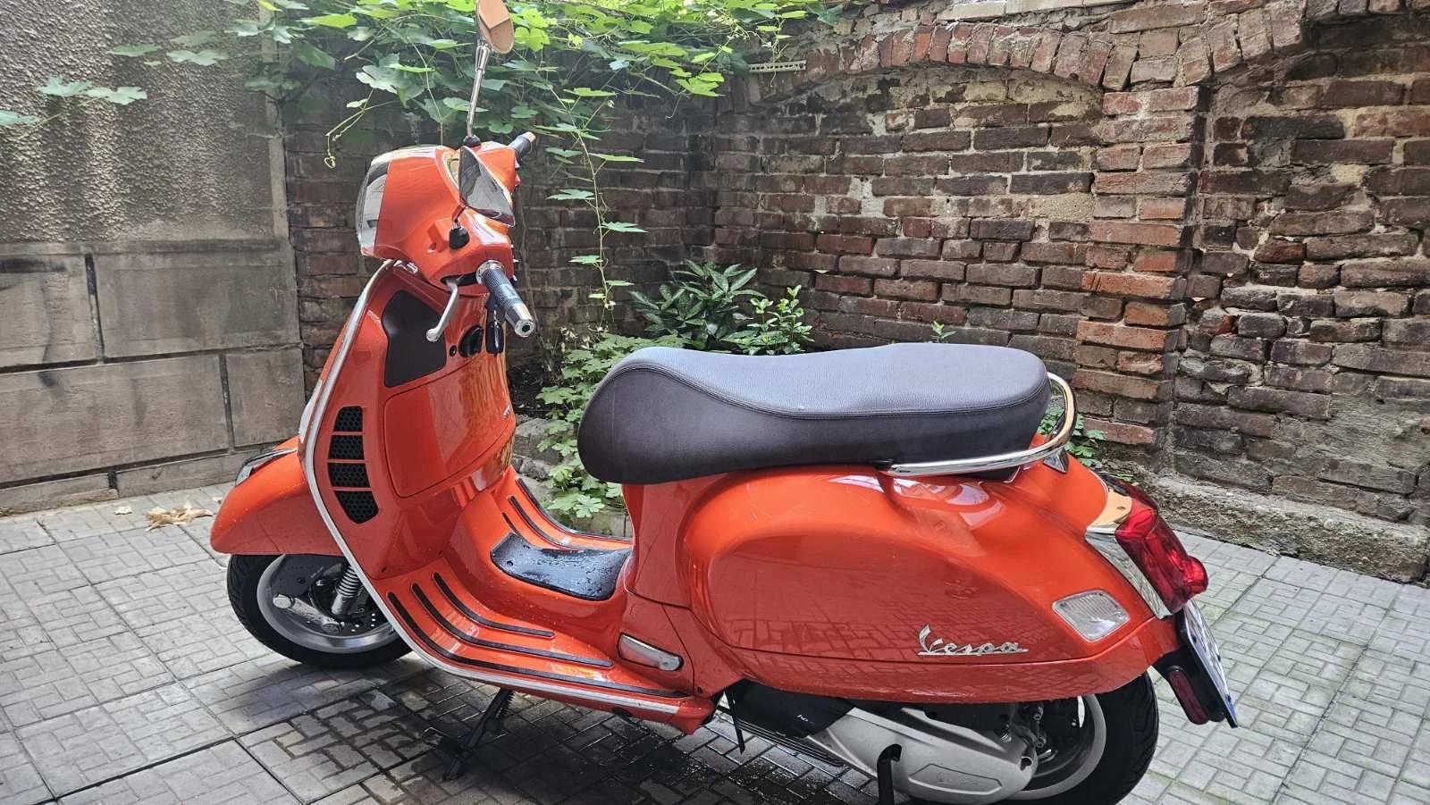Vespa GTS 300 HPE E5 ARANCIO IMPULSIVO - изображение 4