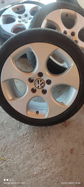        235/40R17  VW Golf