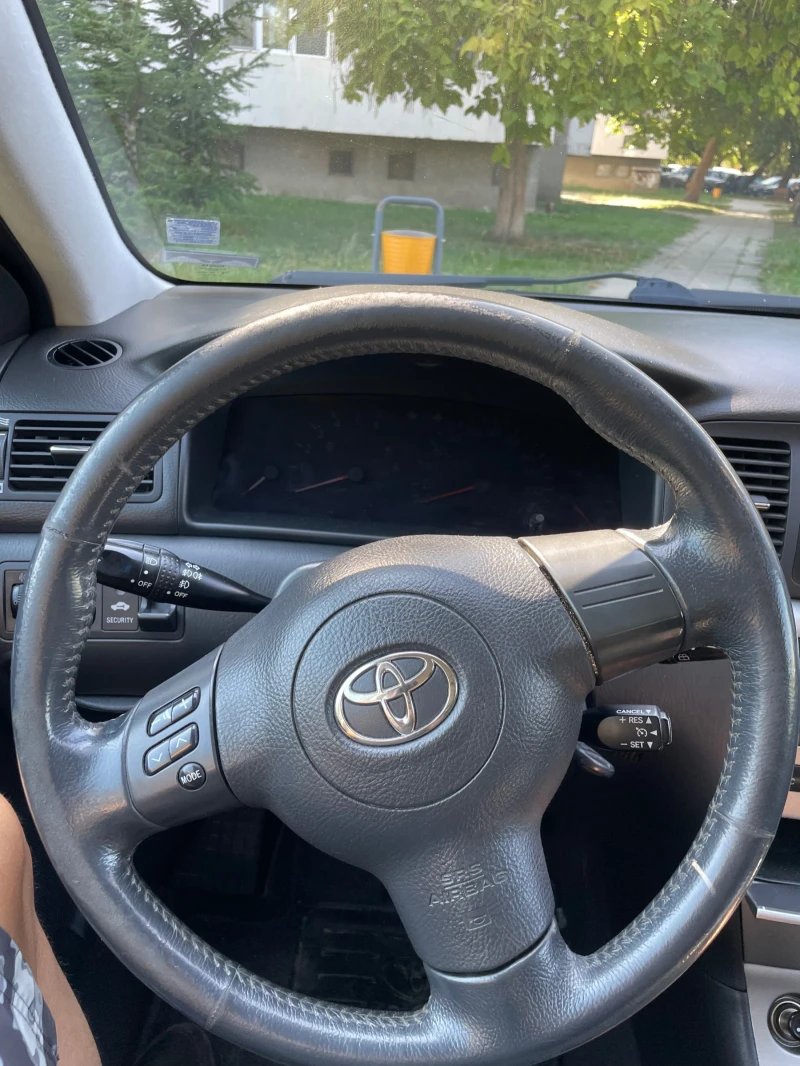 Toyota Corolla 1.6, снимка 4 - Автомобили и джипове - 47600242