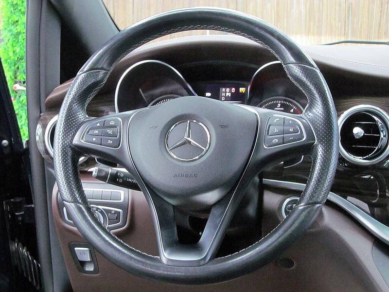 Mercedes-Benz V 300 V250/360-Kamera/PANORAMA/СОБСТВЕН ЛИЗИНГ , снимка 16 - Автомобили и джипове - 50858621