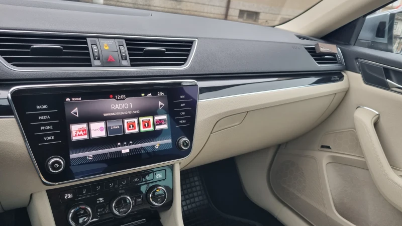 Skoda Superb Laurin&Klement, снимка 8 - Автомобили и джипове - 53012489