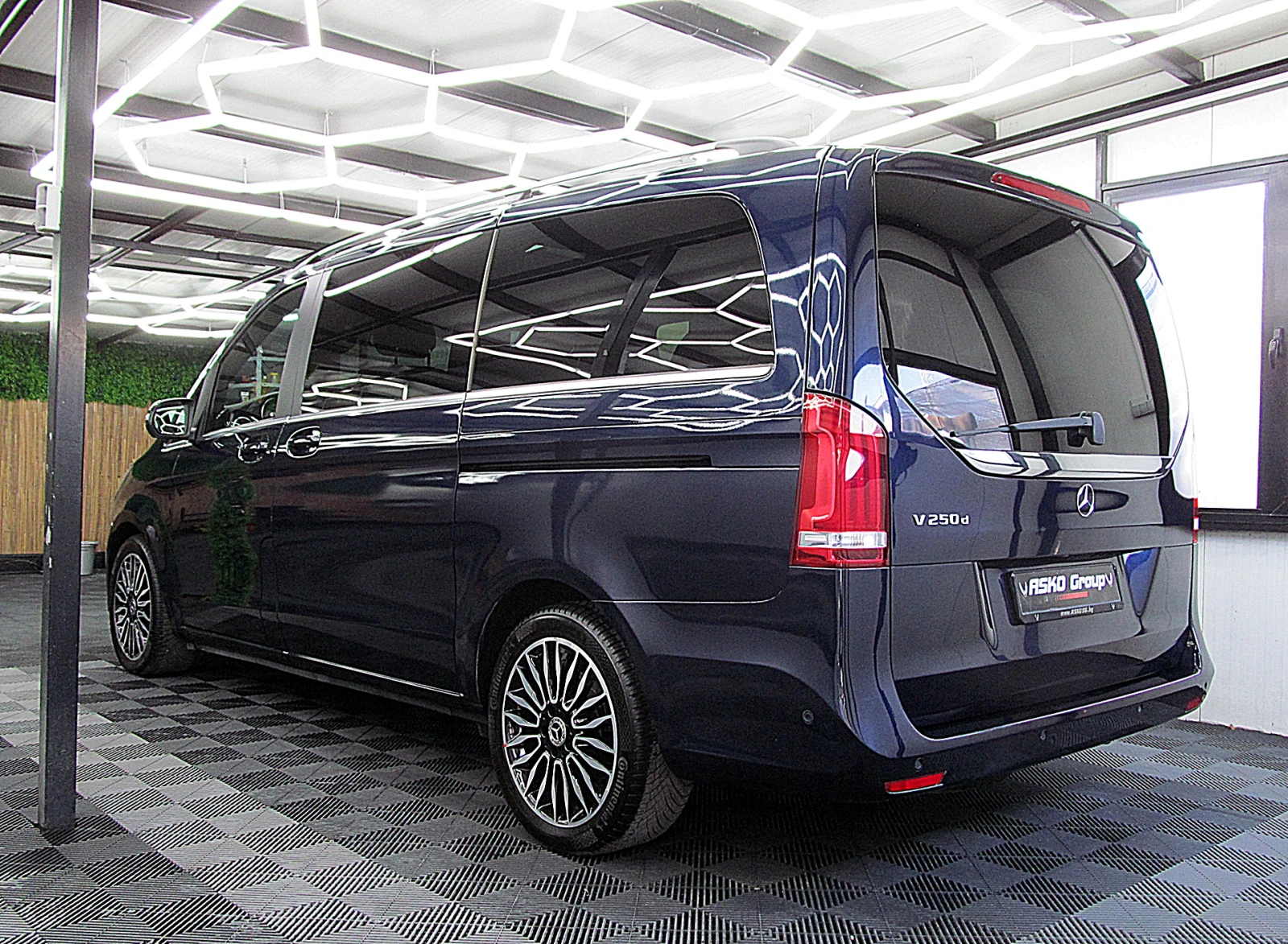 Mercedes-Benz V 300 V250/360-Kamera/PANORAMA/СОБСТВЕН ЛИЗИНГ  - изображение 4