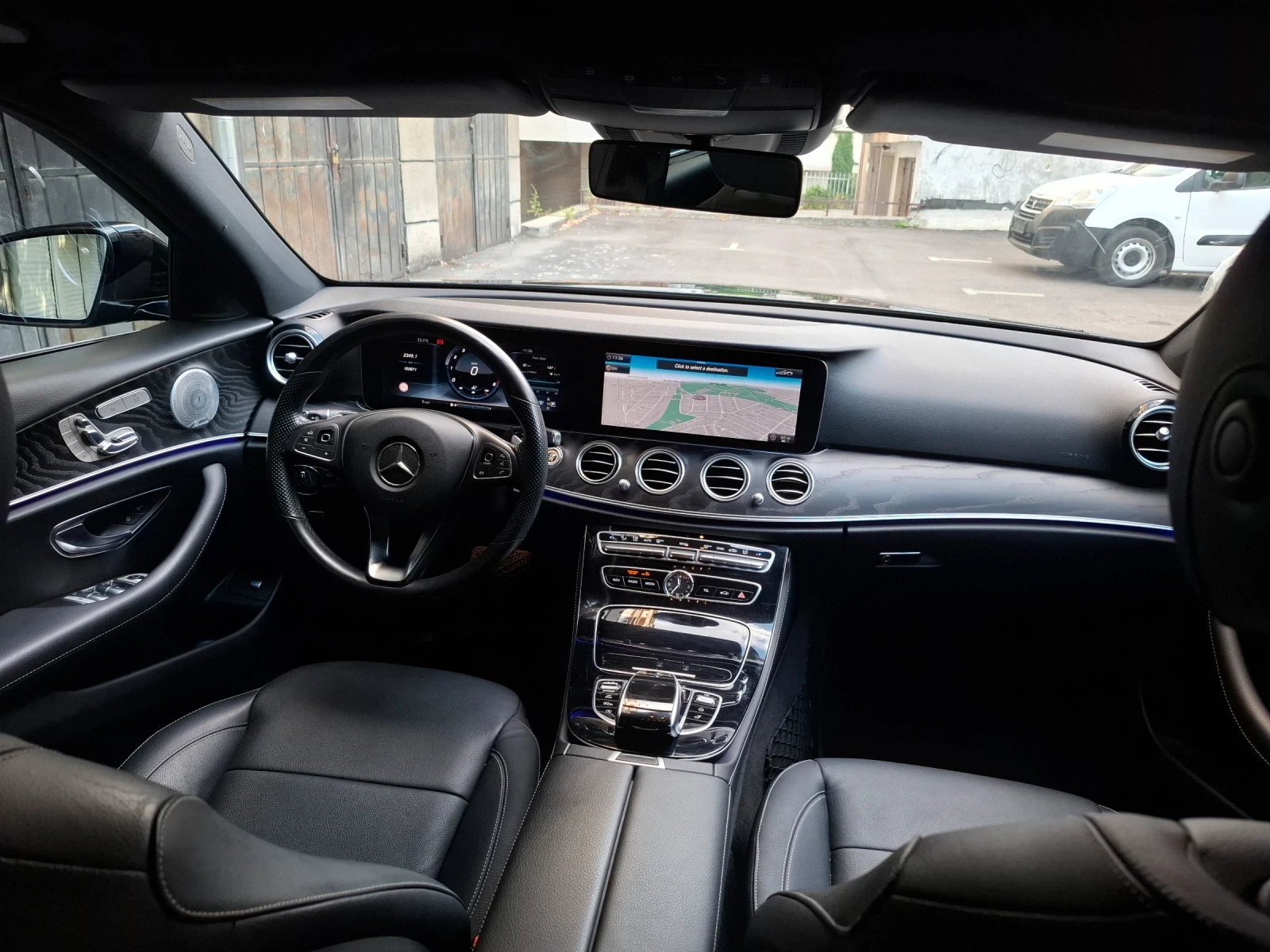 Mercedes-Benz E 400 4matik, AMG-пакет 7 местна - изображение 7