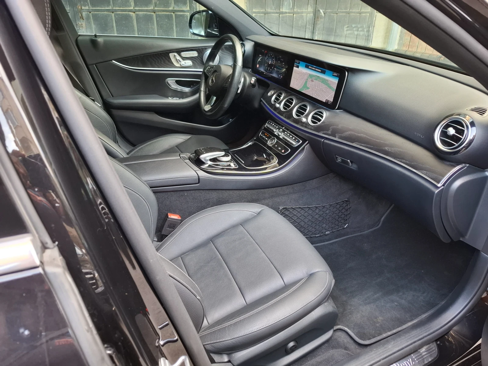Mercedes-Benz E 400 4matik, AMG-пакет 7 местна - изображение 8