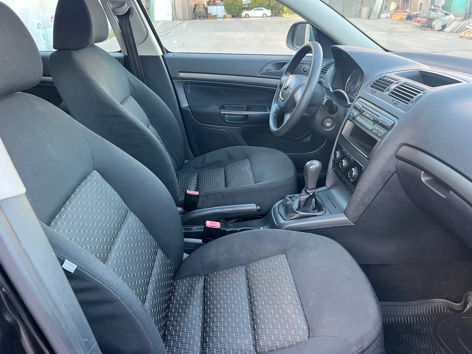 Skoda Octavia 1.6 TDI CLIMA - изображение 10