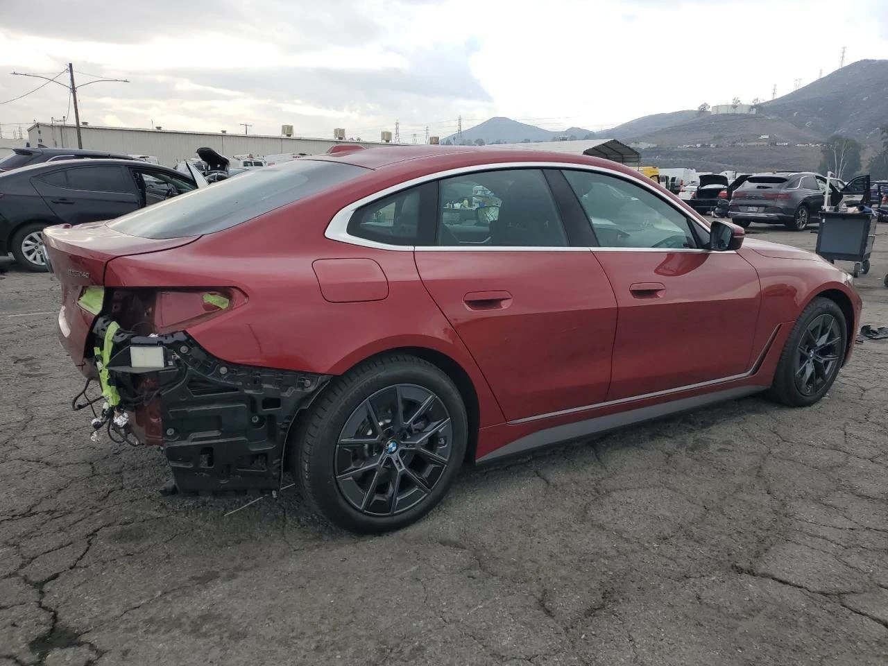 BMW i4 EDRIVE40  - изображение 4