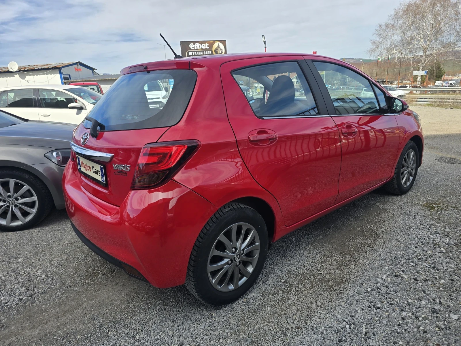 Toyota Yaris 1.0i КАМЕРА, снимка 3 - Автомобили и джипове - 53781953