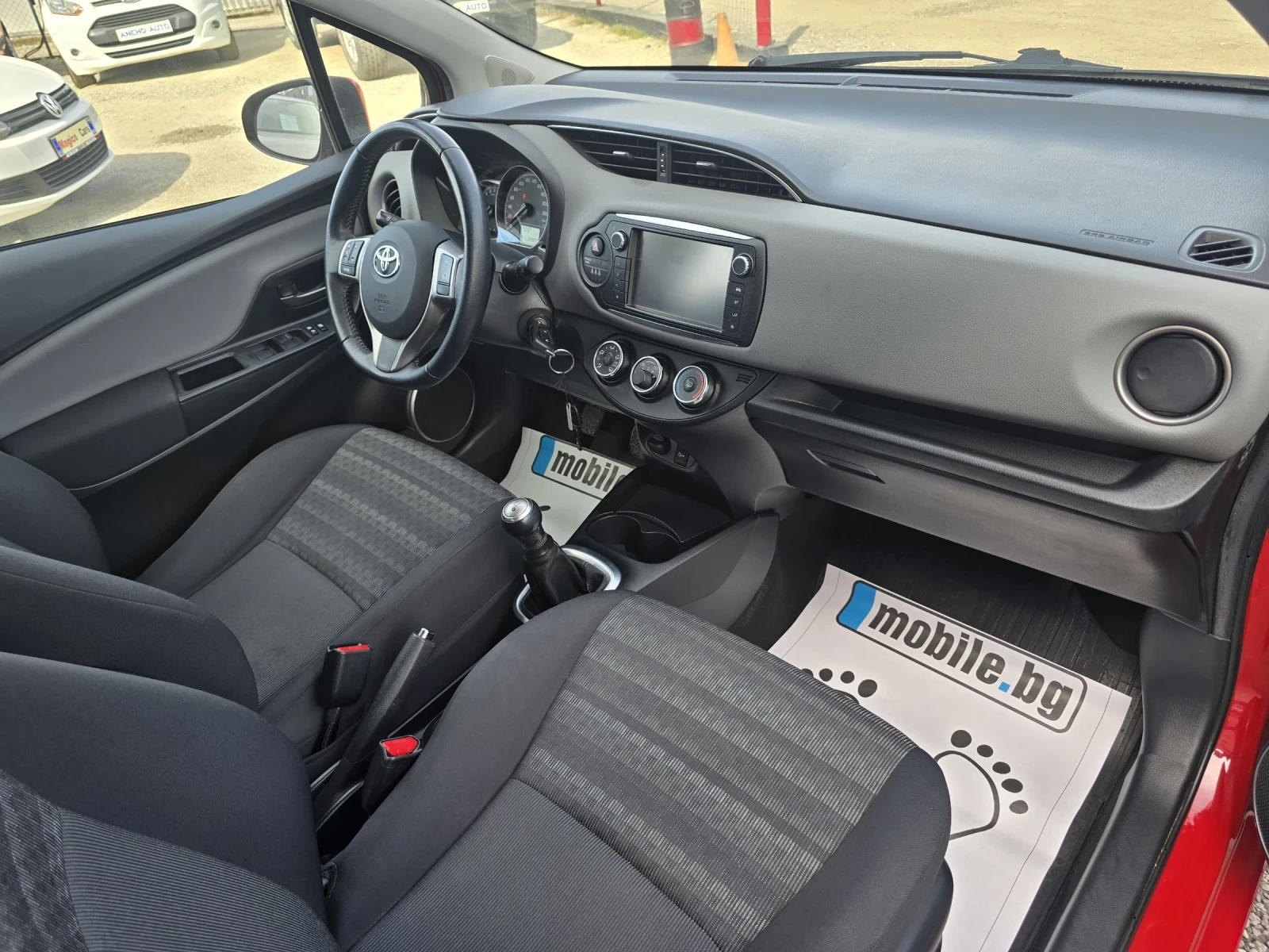 Toyota Yaris 1.0i КАМЕРА, снимка 11 - Автомобили и джипове - 53781953