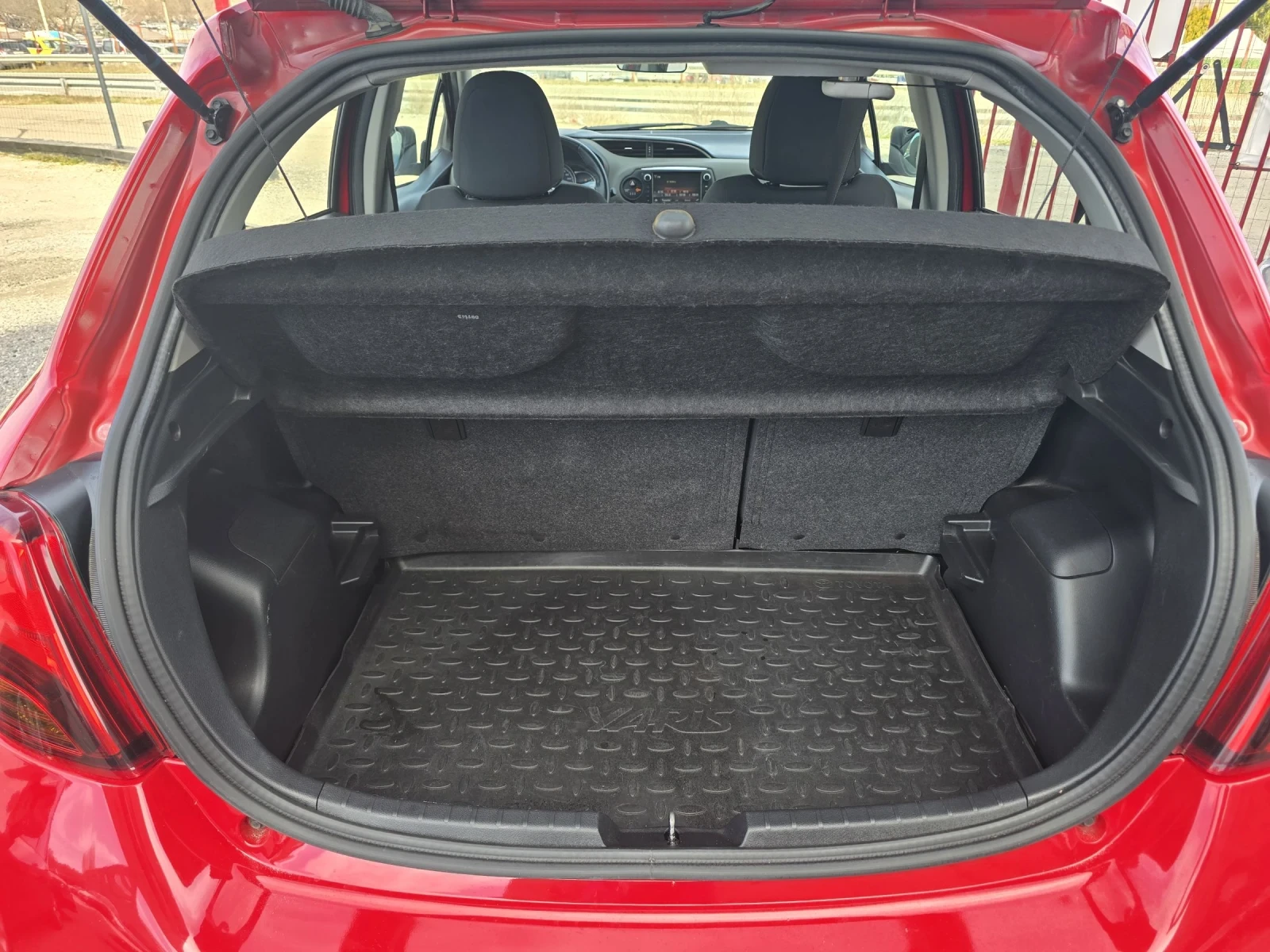 Toyota Yaris 1.0i КАМЕРА, снимка 6 - Автомобили и джипове - 53781953