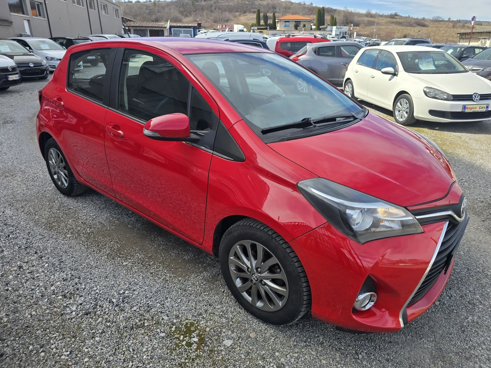 Toyota Yaris 1.0i КАМЕРА, снимка 2 - Автомобили и джипове - 53781953
