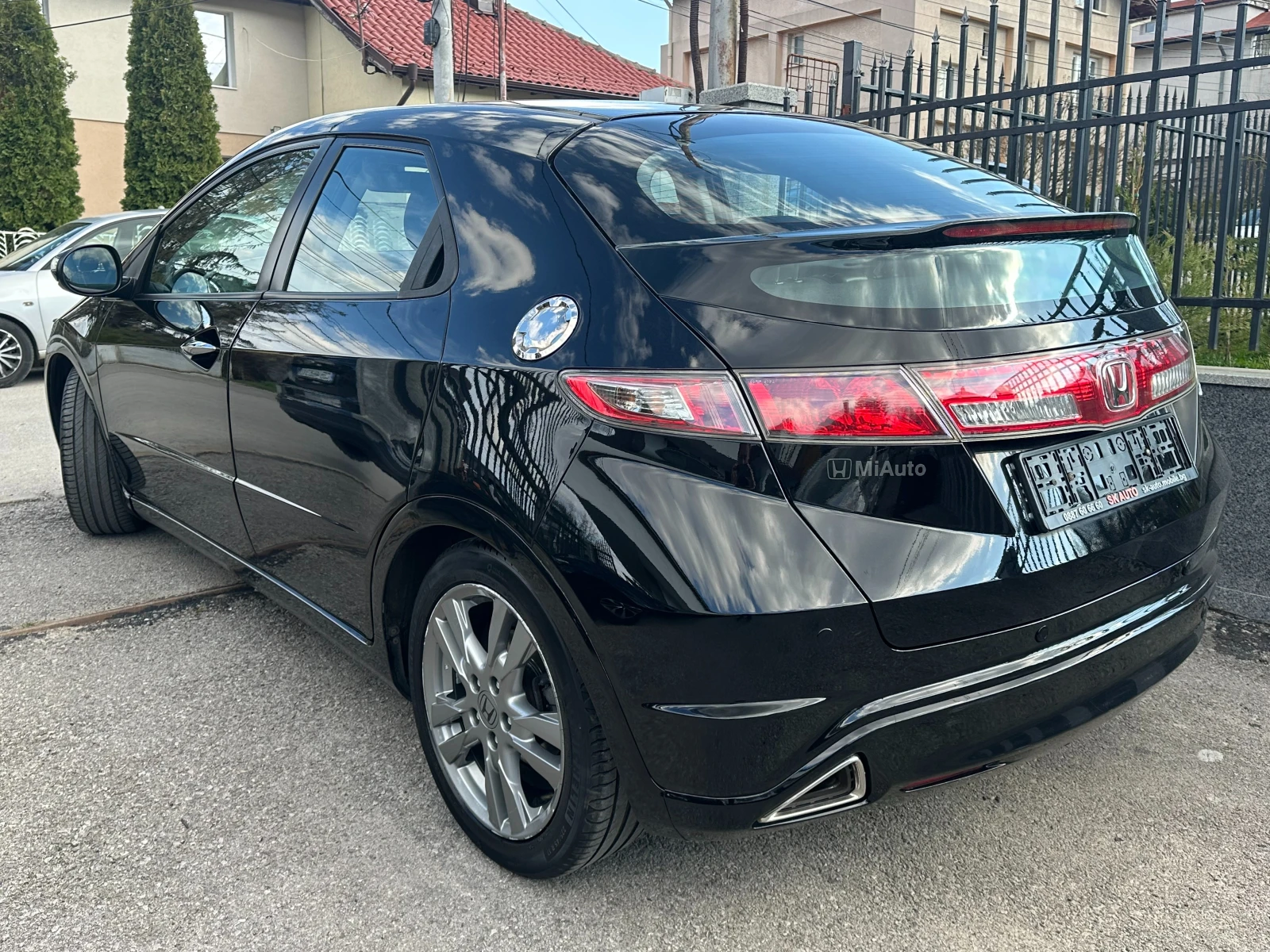 Honda Civic 1.8i-FACELIFT-138000км!!!PDC-НАВИ-КОЖА-ЕURO5-2010g, снимка 4 - Автомобили и джипове - 54140143