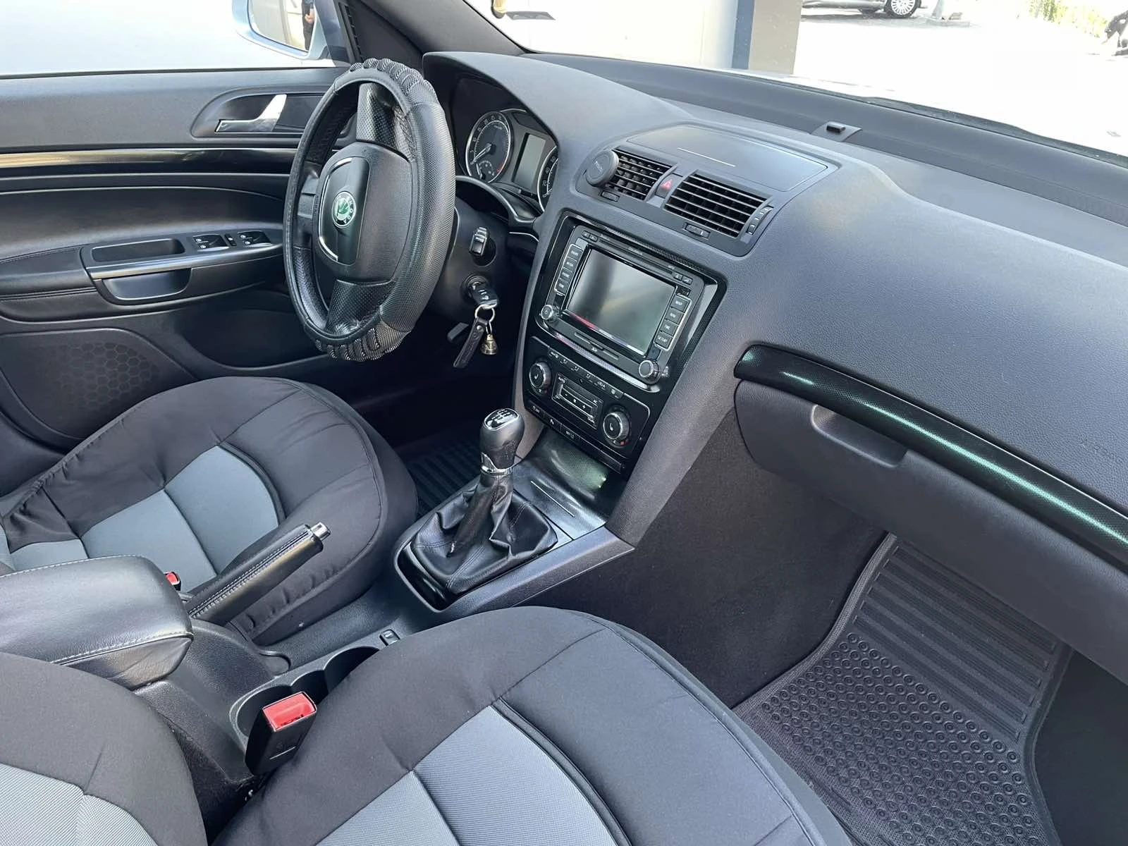 Skoda Octavia 2.0 TDI VRS, снимка 6 - Автомобили и джипове - 54243902