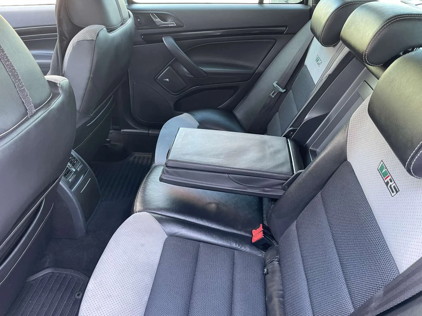 Skoda Octavia 2.0 TDI VRS, снимка 7 - Автомобили и джипове - 54243902