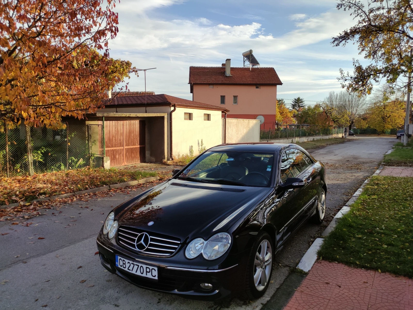 Mercedes-Benz CLK 220, снимка 4 - Автомобили и джипове - 54423230