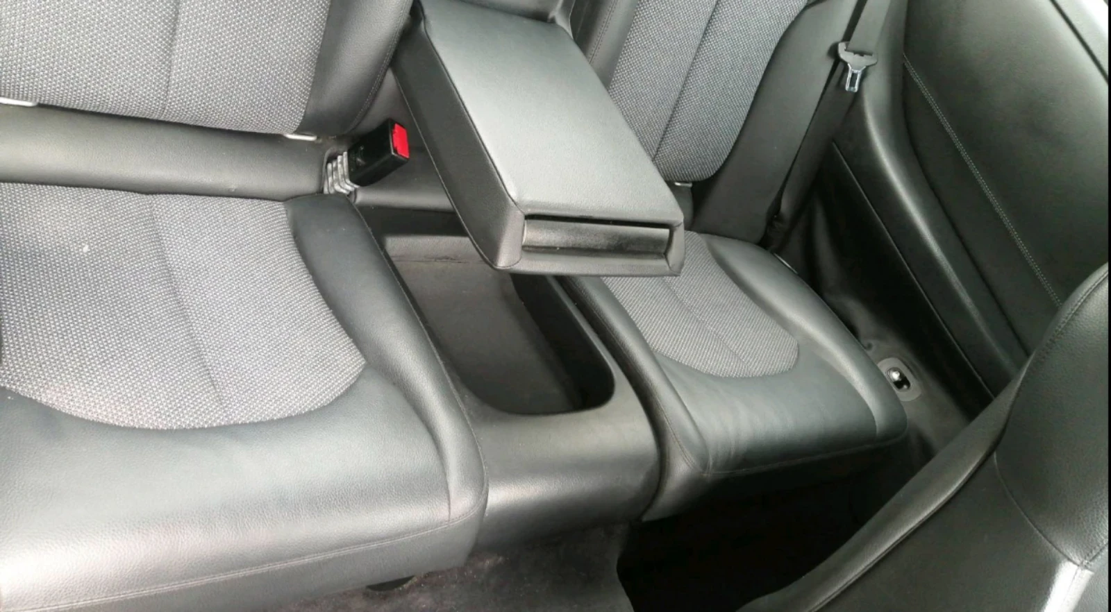 Mercedes-Benz CLK 220, снимка 7 - Автомобили и джипове - 54423230
