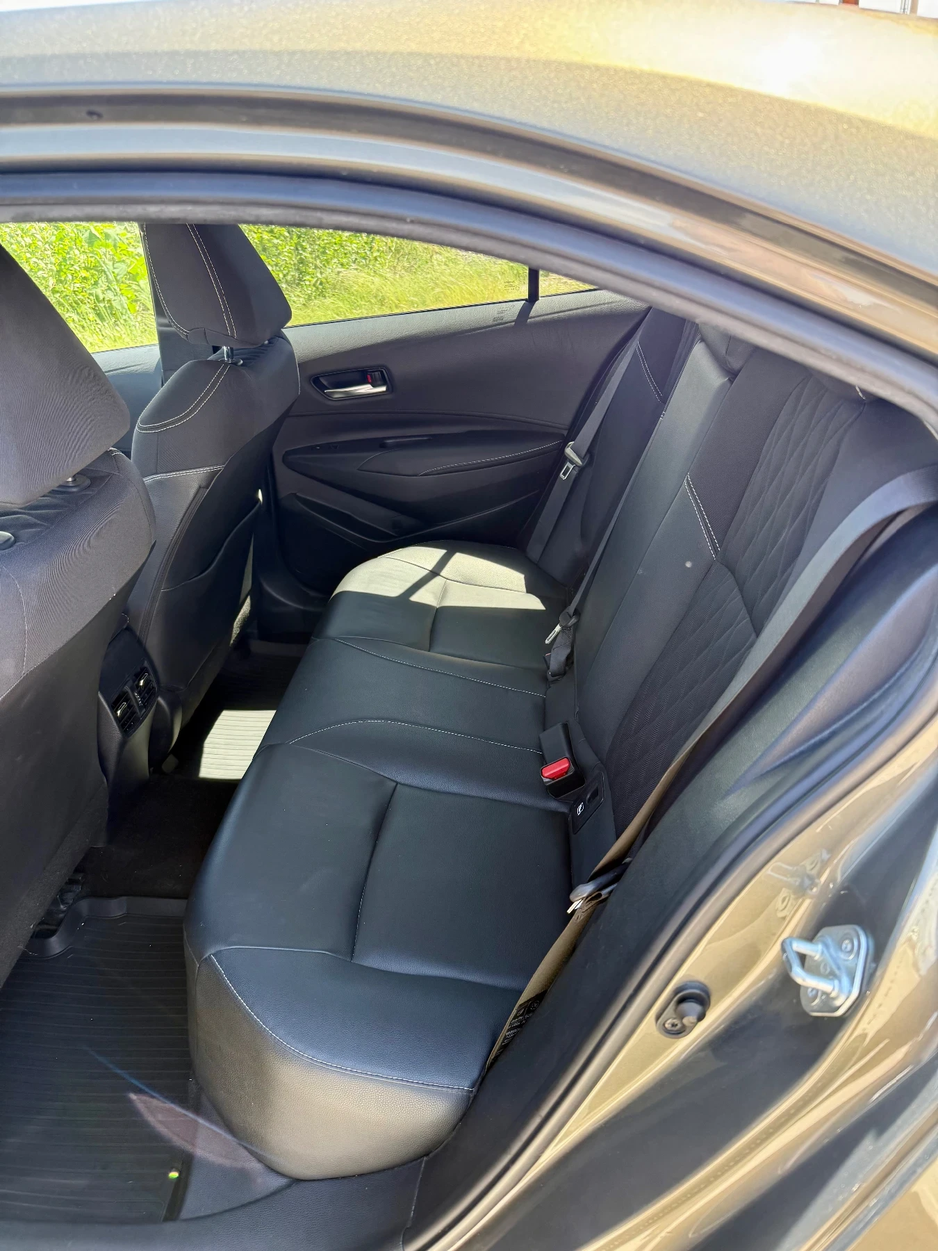 Toyota Corolla 1.6 EXECUTIVE PREMIUM, снимка 13 - Автомобили и джипове - 54546624