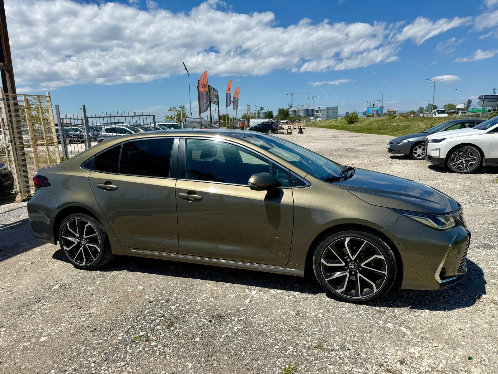 Toyota Corolla 1.6 EXECUTIVE PREMIUM, снимка 8 - Автомобили и джипове - 54546624
