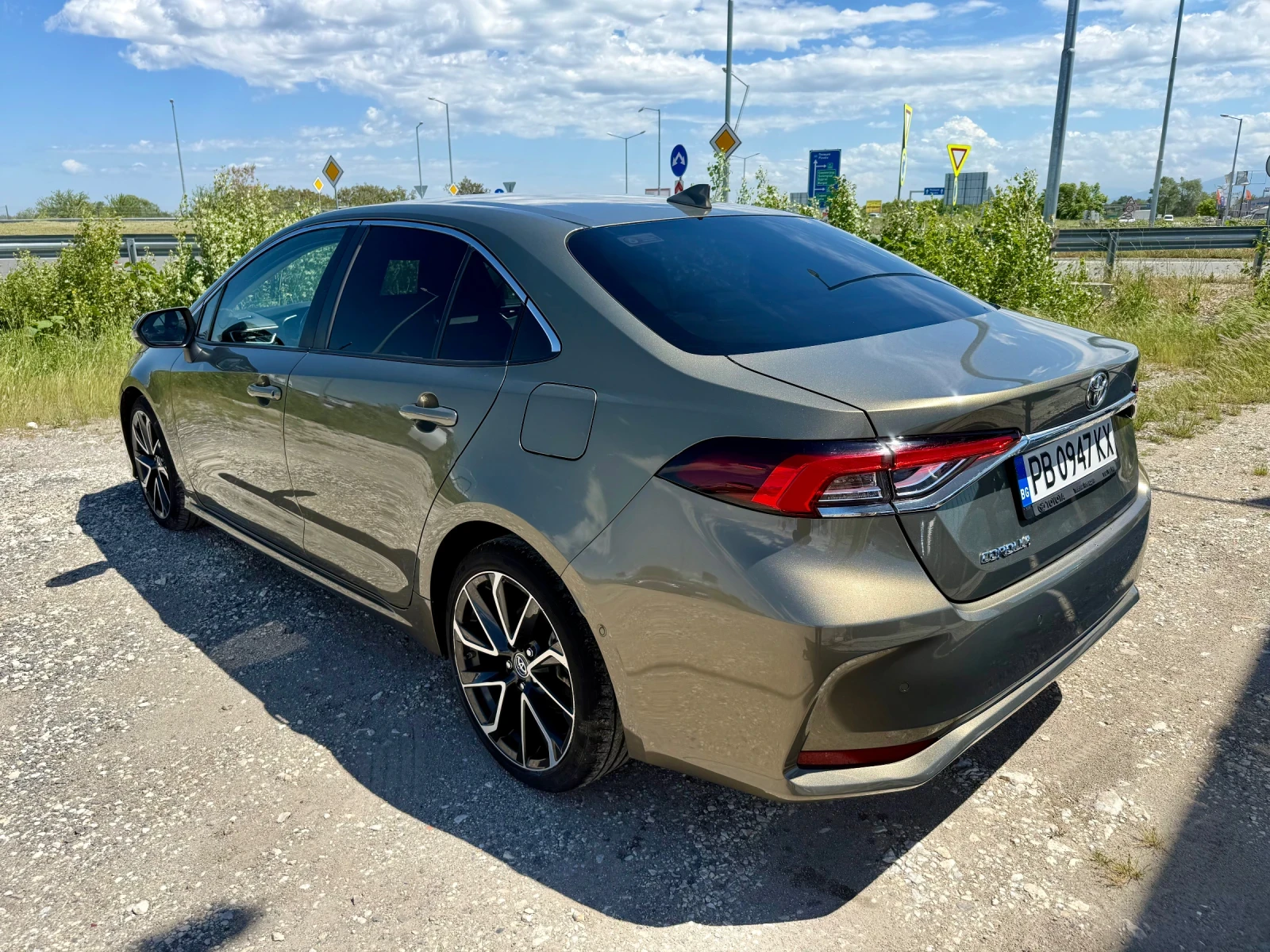 Toyota Corolla 1.6 EXECUTIVE PREMIUM, снимка 5 - Автомобили и джипове - 54546624