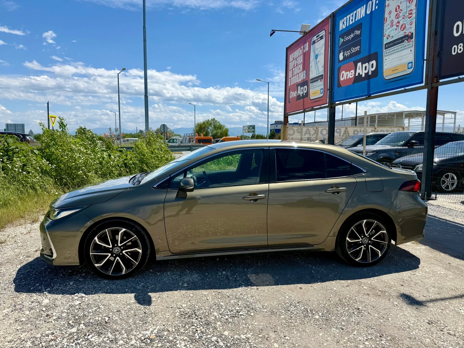 Toyota Corolla 1.6 EXECUTIVE PREMIUM, снимка 7 - Автомобили и джипове - 54546624