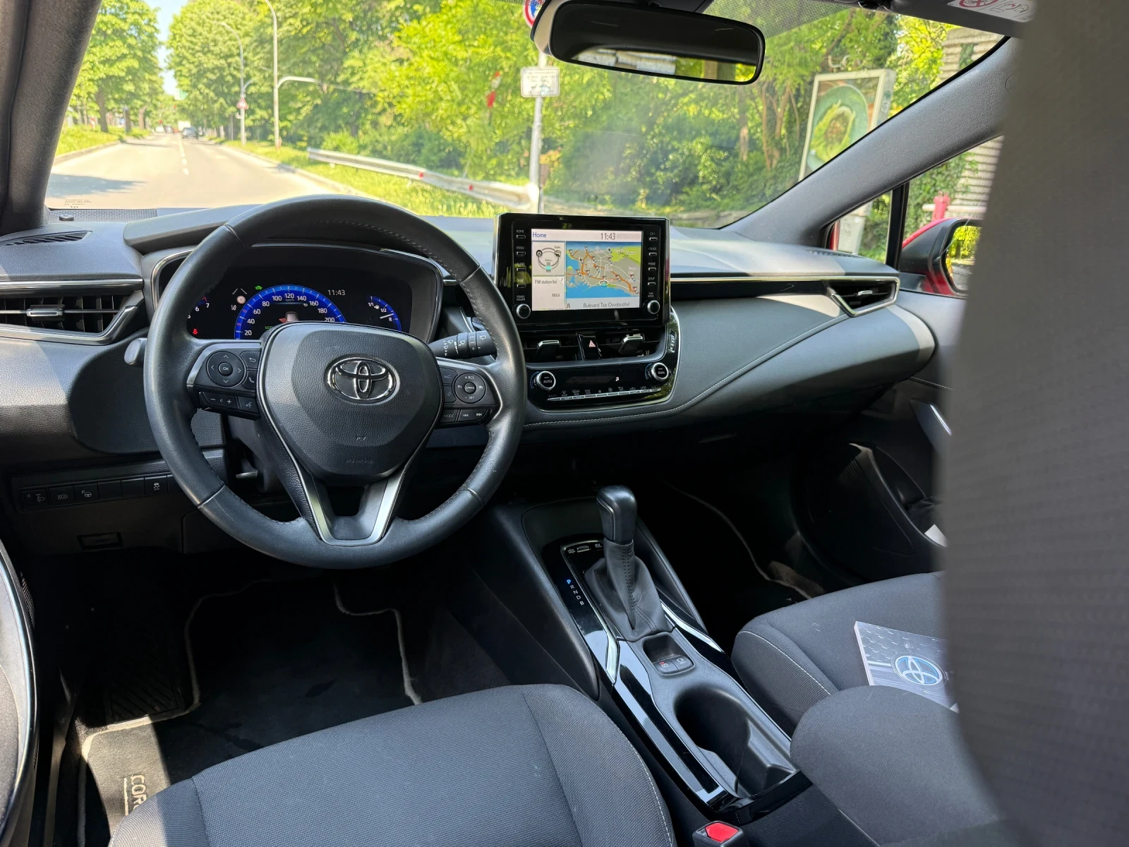 Toyota Corolla 1.8 Hybrid/ Реални КМ/ В Гаранция, снимка 10 - Автомобили и джипове - 54591231