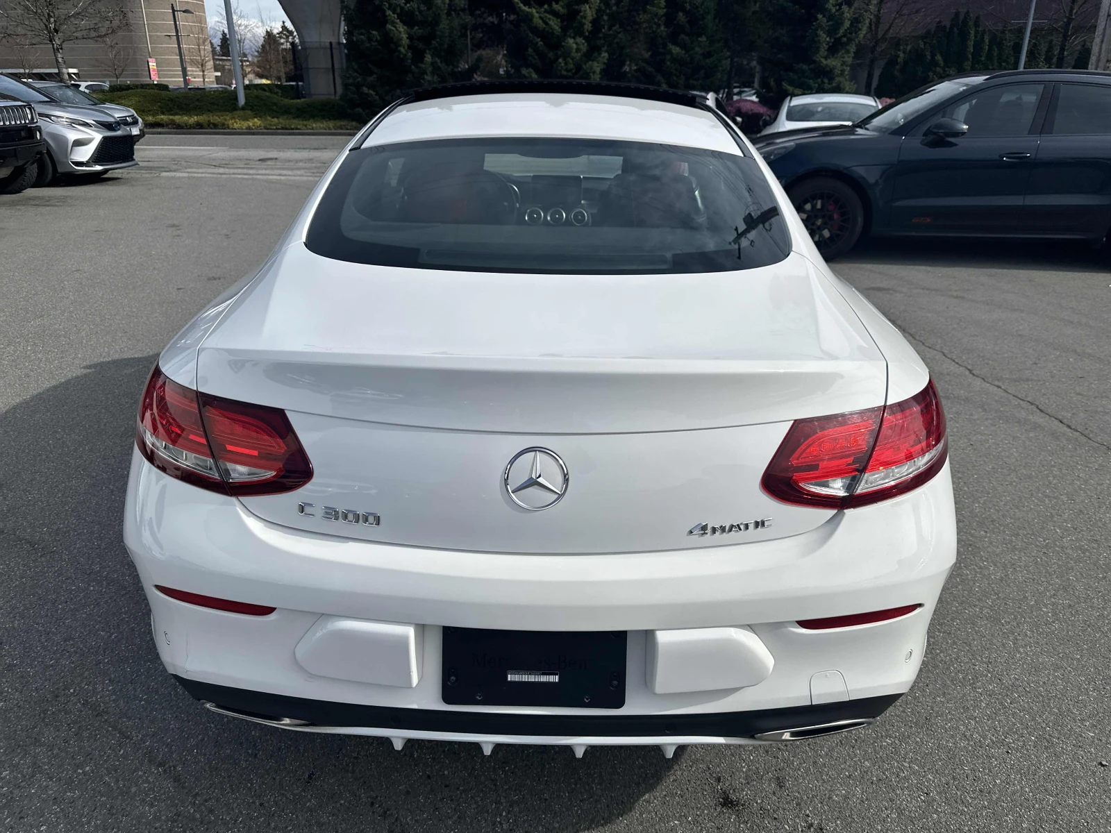 Mercedes-Benz C 300 AMG-pkg| Burmester| AirMatic| 360| Пано, снимка 4 - Автомобили и джипове - 54618918