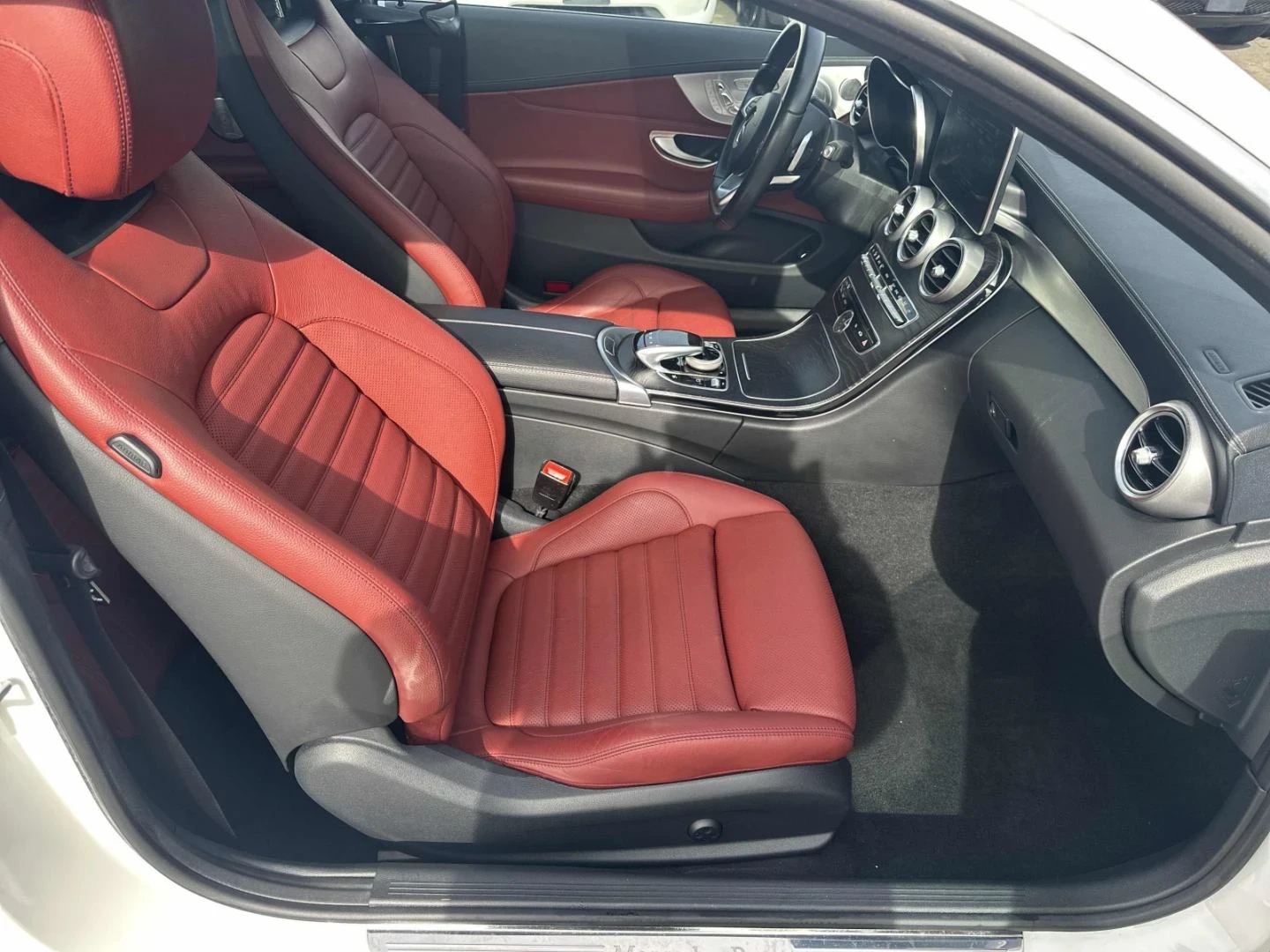 Mercedes-Benz C 300 AMG-pkg| Burmester| AirMatic| 360| Пано, снимка 11 - Автомобили и джипове - 54618918
