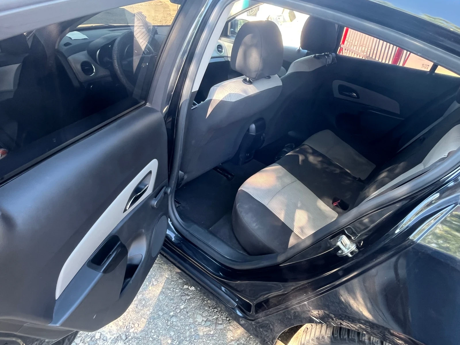 Chevrolet Cruze 1.6 Газ/Бензин, снимка 12 - Автомобили и джипове - 54692452