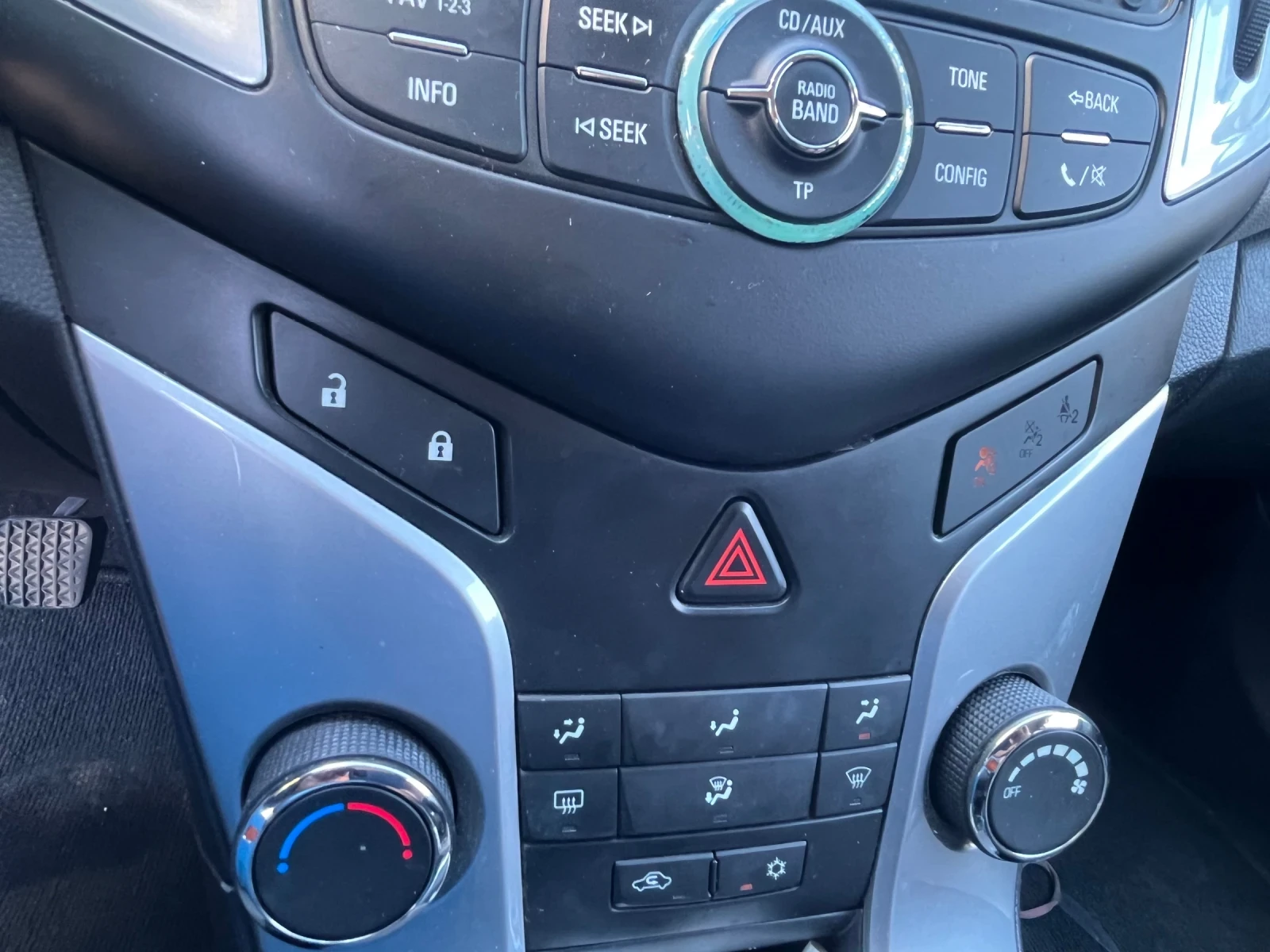 Chevrolet Cruze 1.6 Газ/Бензин, снимка 13 - Автомобили и джипове - 54692452