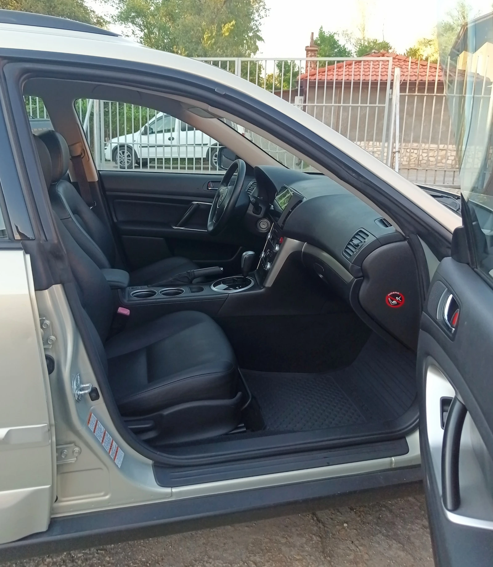 Subaru Outback 2.5i - AWD, снимка 8 - Автомобили и джипове - 55084021