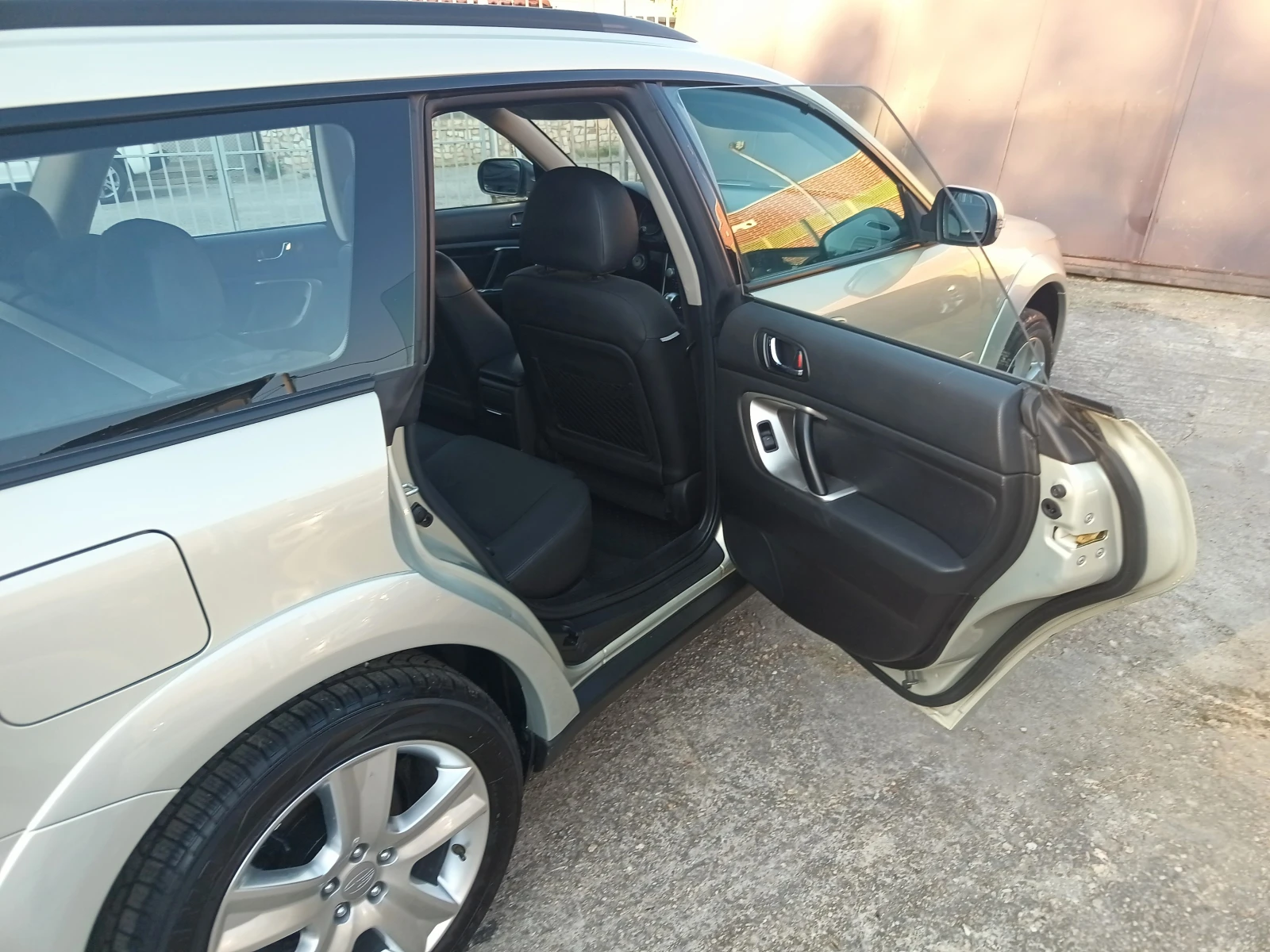 Subaru Outback 2.5i - AWD, снимка 9 - Автомобили и джипове - 55084021