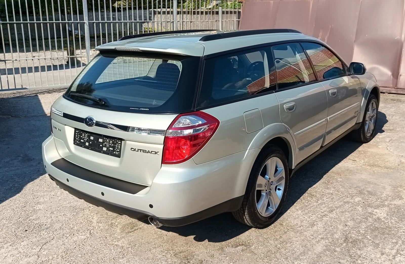 Subaru Outback 2.5i - AWD, снимка 4 - Автомобили и джипове - 55084021