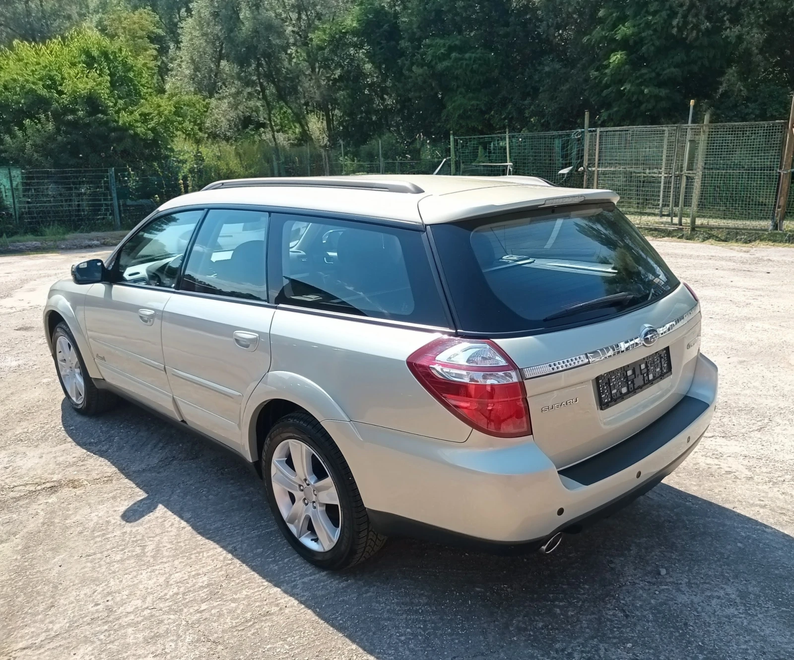 Subaru Outback 2.5i - AWD, снимка 3 - Автомобили и джипове - 55084021