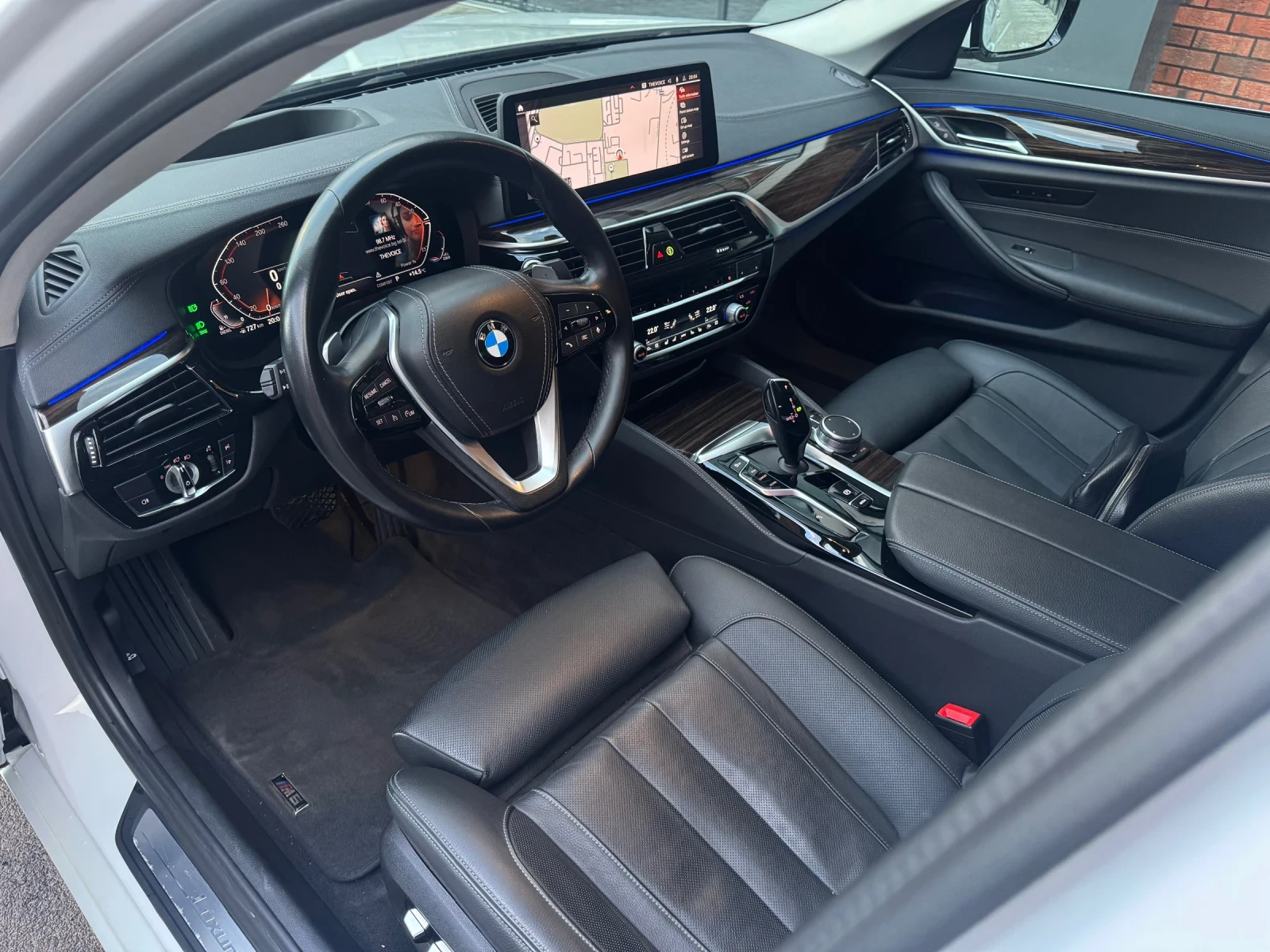 BMW 520 XDrive Luxury Line, снимка 7 - Автомобили и джипове - 55436320