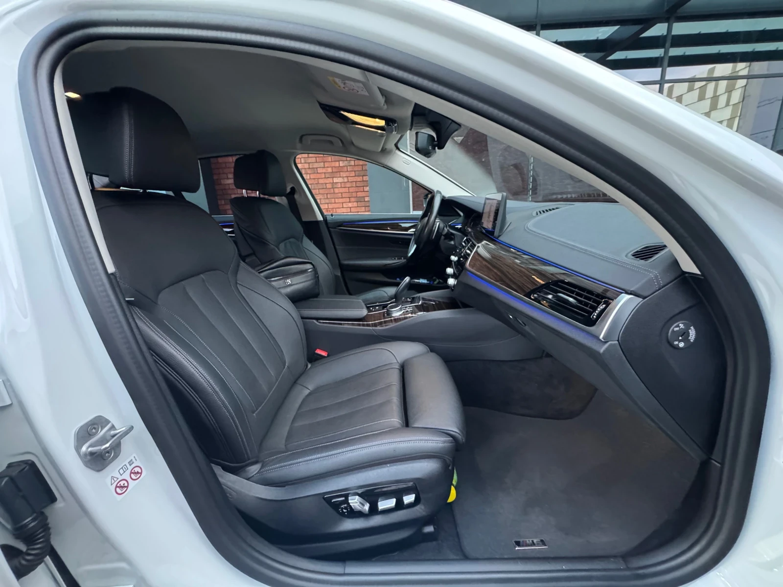 BMW 520 XDrive Luxury Line, снимка 9 - Автомобили и джипове - 55436320