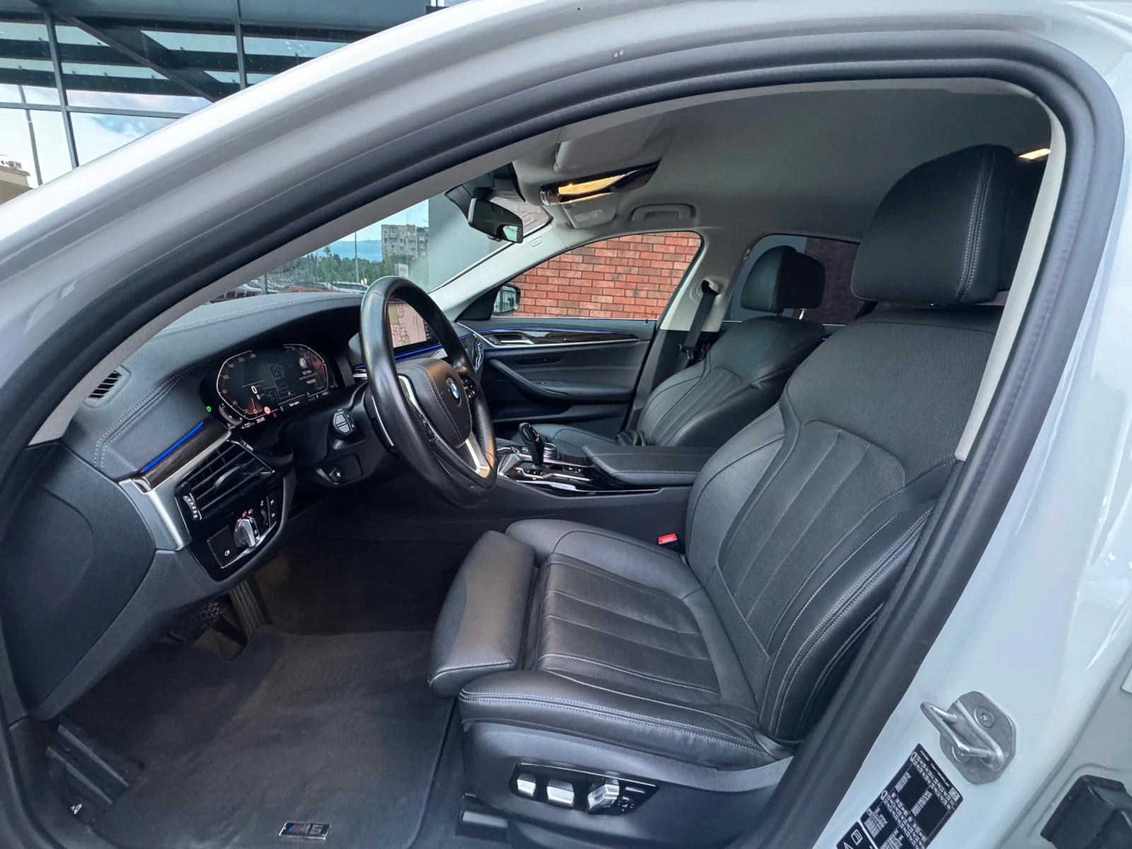 BMW 520 XDrive Luxury Line, снимка 8 - Автомобили и джипове - 55436320