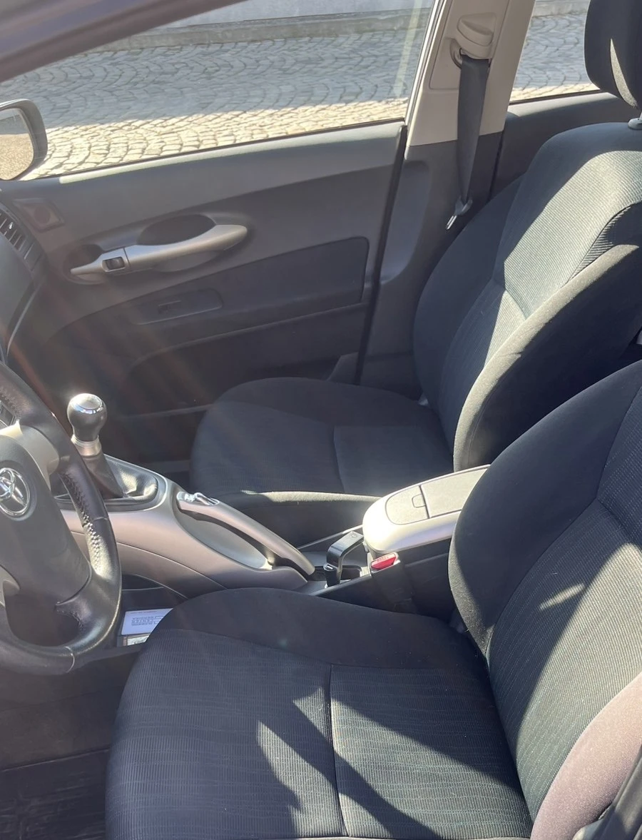 Toyota Auris, снимка 11 - Автомобили и джипове - 55952548