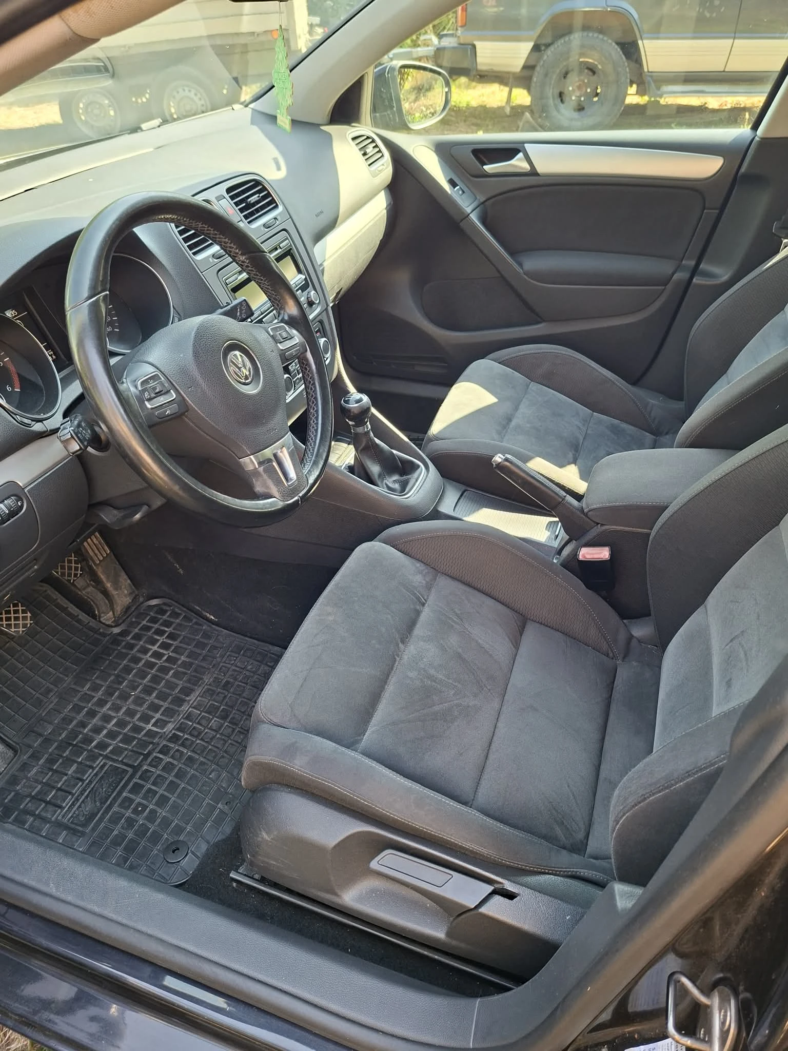 VW Golf 1.6 D HIGHLINE, снимка 8 - Автомобили и джипове - 56022745