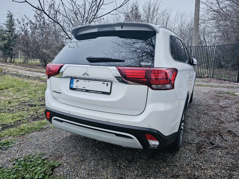 Mitsubishi Outlander, снимка 3 - Автомобили и джипове - 49108635