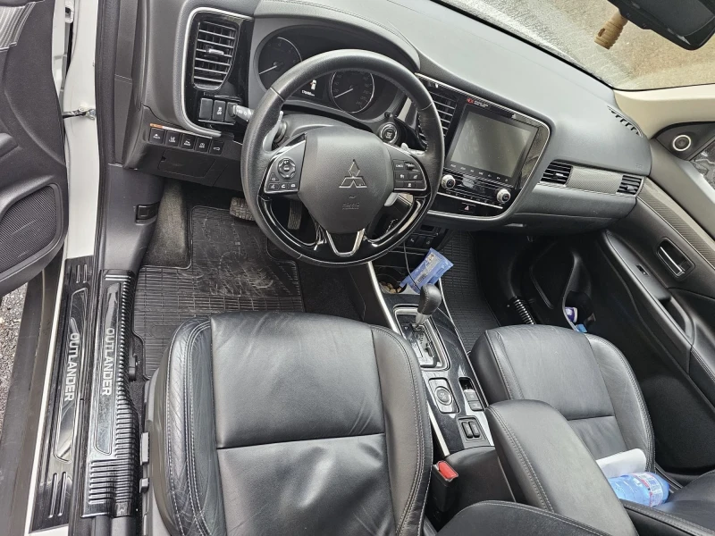 Mitsubishi Outlander, снимка 6 - Автомобили и джипове - 49108635