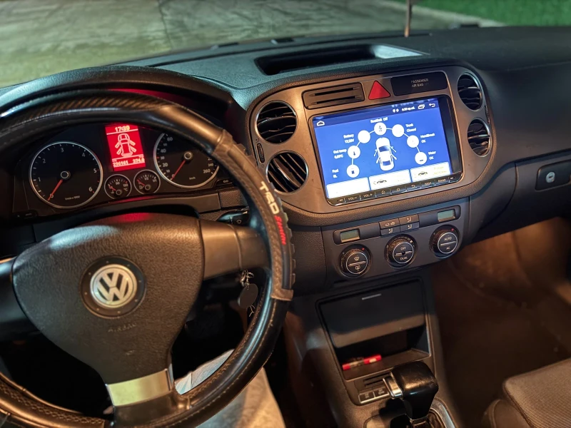 VW Tiguan 4Motion / 2.0 TDI / 140 к.с /  NAVI / PARKTRONIC /, снимка 15 - Автомобили и джипове - 52733726