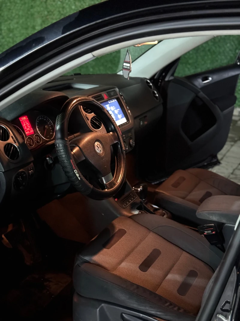 VW Tiguan 4Motion / 2.0 TDI / 140 к.с /  NAVI / PARKTRONIC /, снимка 16 - Автомобили и джипове - 52733726