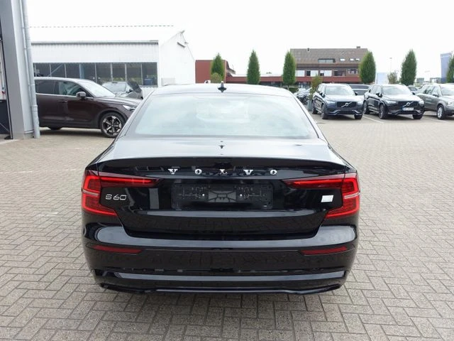 Volvo S60 Recharge Ultimate T8 AWD - изображение 5