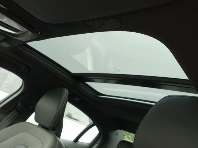 Volvo S60 Recharge Ultimate T8 AWD - изображение 8