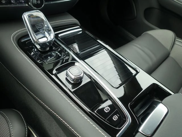 Volvo S60 Recharge Ultimate T8 AWD - изображение 10