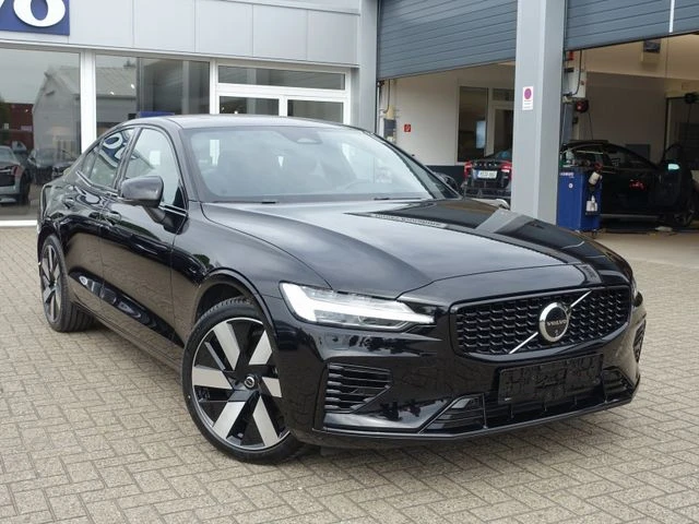 Volvo S60 Recharge Ultimate T8 AWD - изображение 2