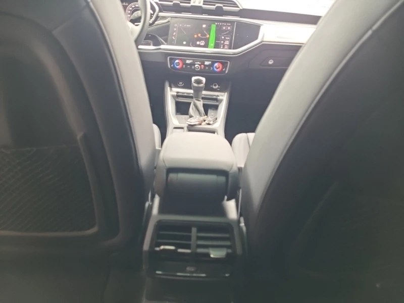 Audi Q3 * KOMFORT * CARFAX * БЕЗ ПЪРВОНАЧАЛНА ВНОСКА, снимка 10 - Автомобили и джипове - 53248117