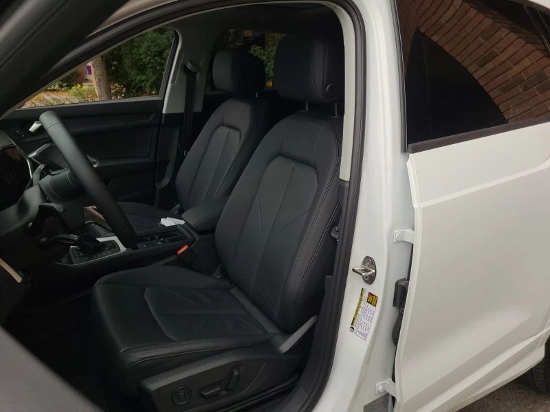 Audi Q3 * KOMFORT * CARFAX * БЕЗ ПЪРВОНАЧАЛНА ВНОСКА, снимка 4 - Автомобили и джипове - 53248117