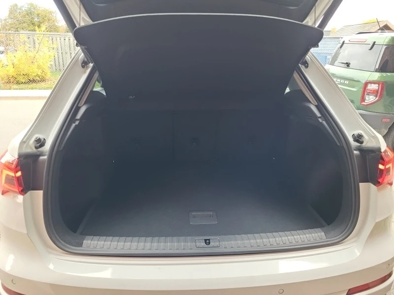 Audi Q3 * KOMFORT * CARFAX * БЕЗ ПЪРВОНАЧАЛНА ВНОСКА, снимка 16 - Автомобили и джипове - 53248117