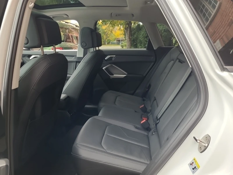 Audi Q3 * KOMFORT * CARFAX * БЕЗ ПЪРВОНАЧАЛНА ВНОСКА, снимка 13 - Автомобили и джипове - 53248117