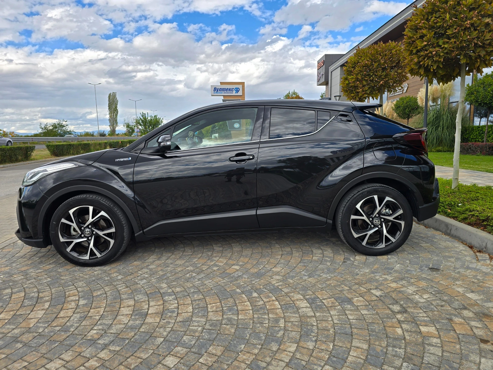 Toyota C-HR 1.8HYBRID-FACE 77 000KM!! - изображение 8